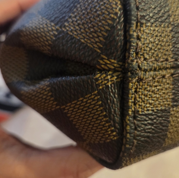 Louis VuittonDamier Ebene Croisette Elegant Brown Checkered Handbag - Copy - Picture 14 of 16